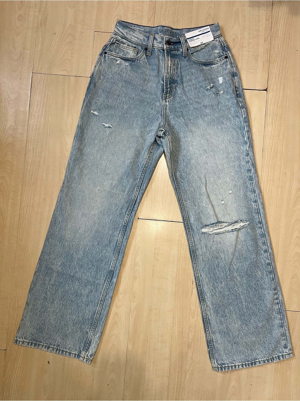 Arizona Jean Company curvy skater jeans Light Blue Distressed Straight Jeans